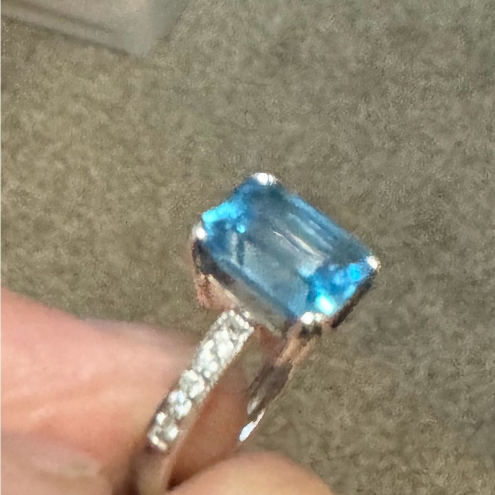 Elegant Blue Topaz 14k white gold size 6